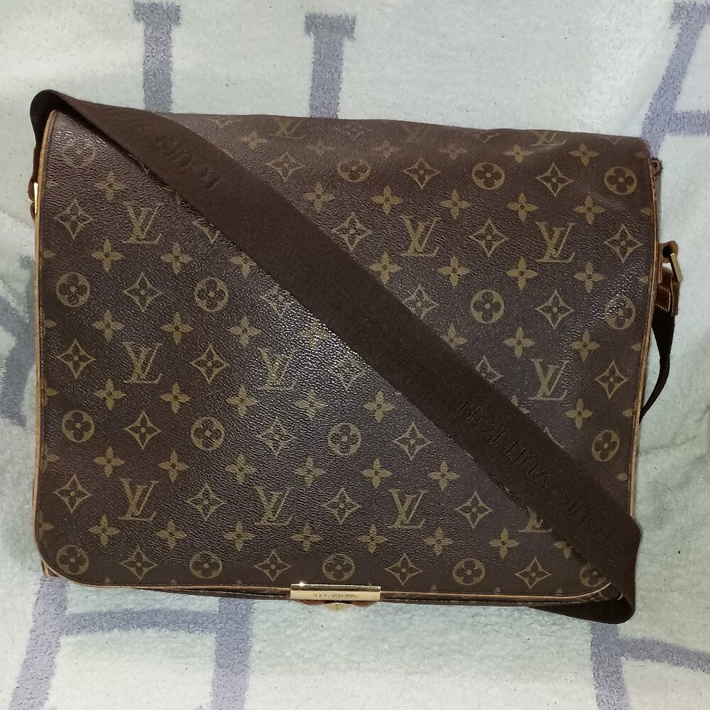 LOUIS VUITTON MONOGRAM AVES BAG